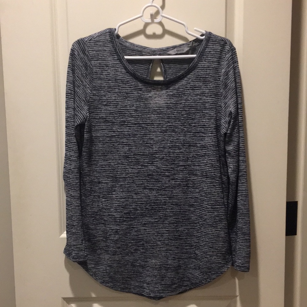 Athleta womens round neck open back long sleeves rib design scoop hem size M